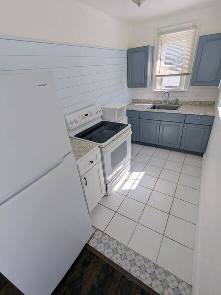 Building Photo - 209 10th St