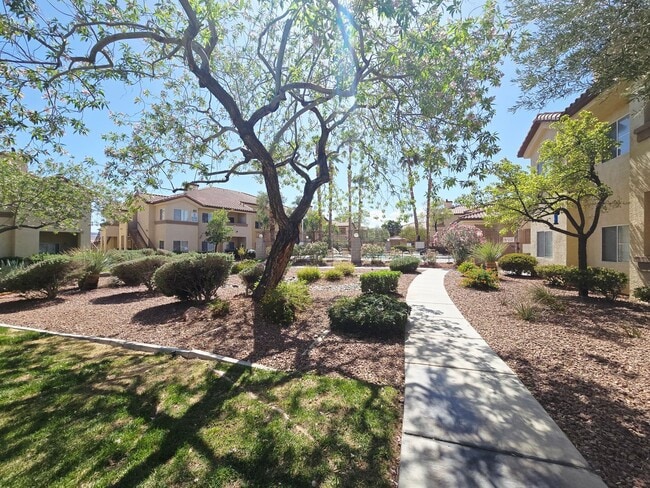 Building Photo - BEAUTIFUL GATED COMMUNITY WITH CLUBHOUSE, COMMUNITY POOL, COMMUNITY SPA, EXERCISE ROOM. FIRST FLO...
