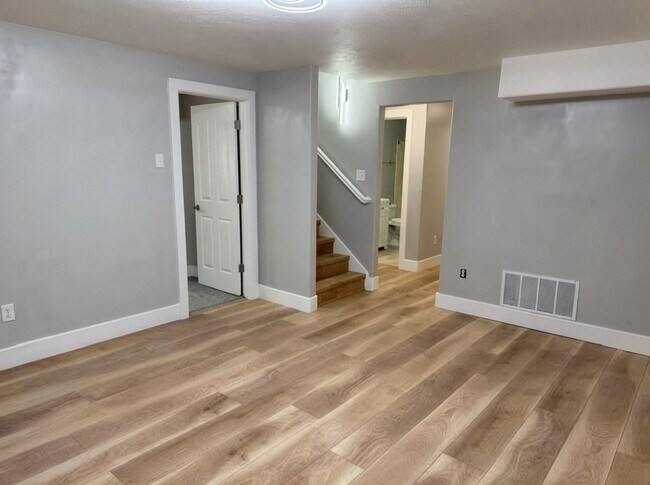 Building Photo - 571 E 300 N