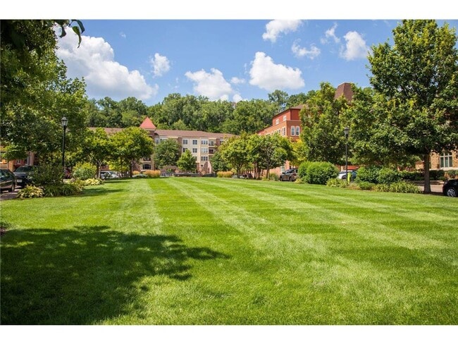 Building Photo - 640 Main St N