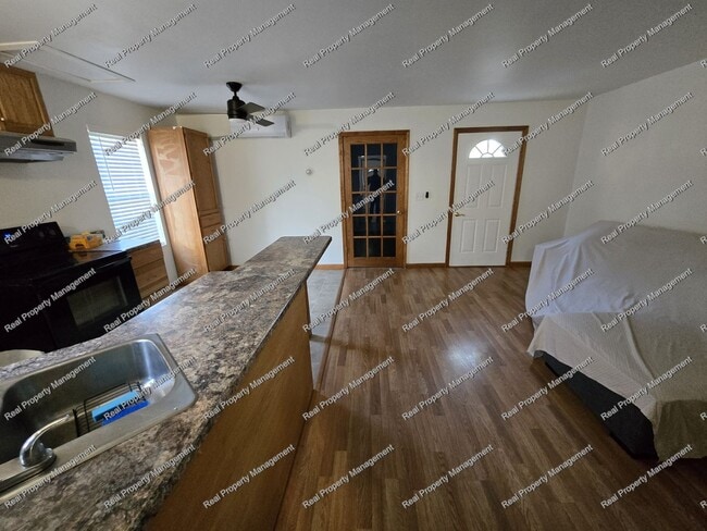 Building Photo - One Bedroom Single Family Home