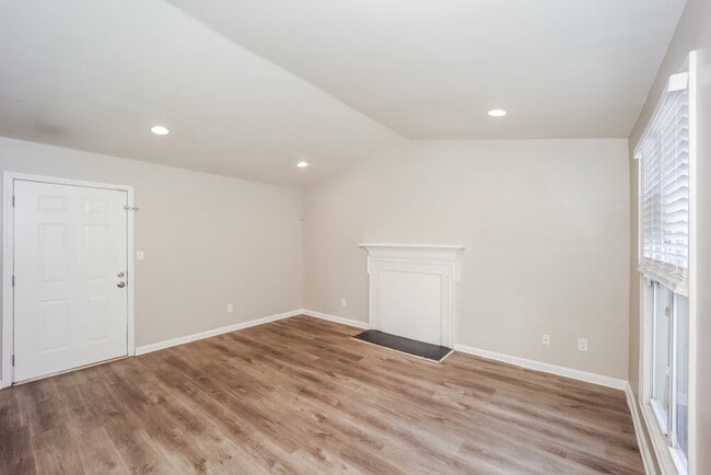 Building Photo - 5380 Forest Downs Cir