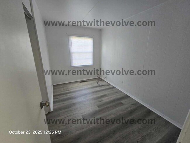 Building Photo - 610 E Dunn Ave