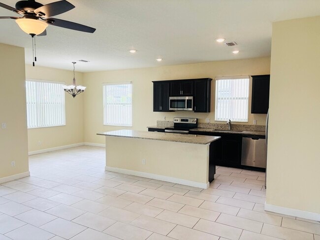 Building Photo - 12512 NW Stanis Ln