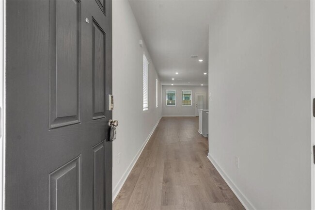 Building Photo - 130 Hornet St