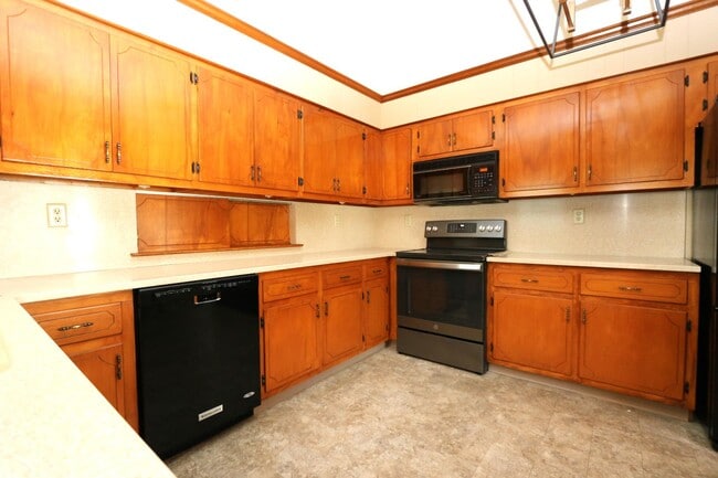 Building Photo - 30317 Marva Rd