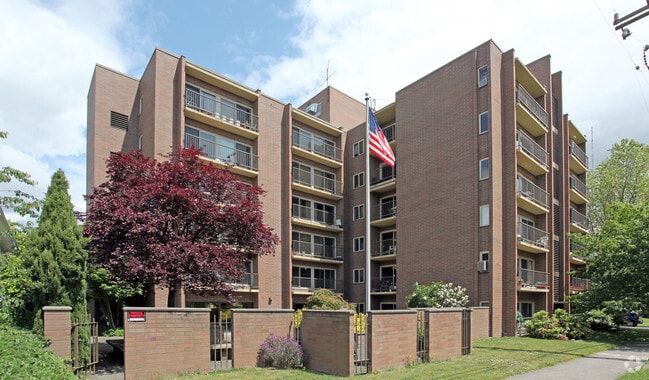 Primary Photo - West Town View Apartments