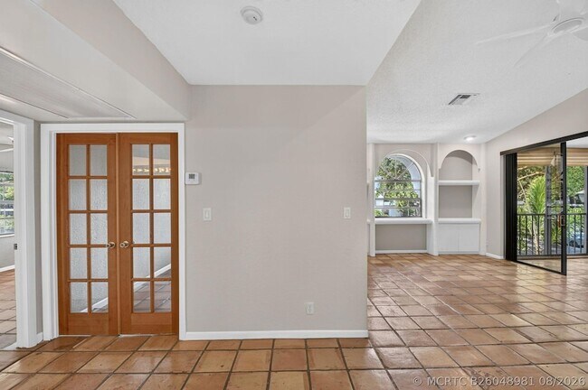 Building Photo - 5451 Verona Dr