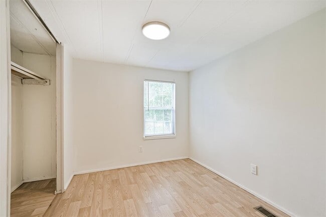 Building Photo - 1749 Max Rd