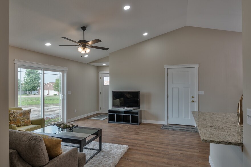 Building Photo - 701 Layne Dr