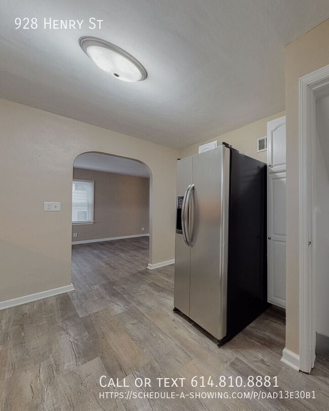 Building Photo - 928 Henry St