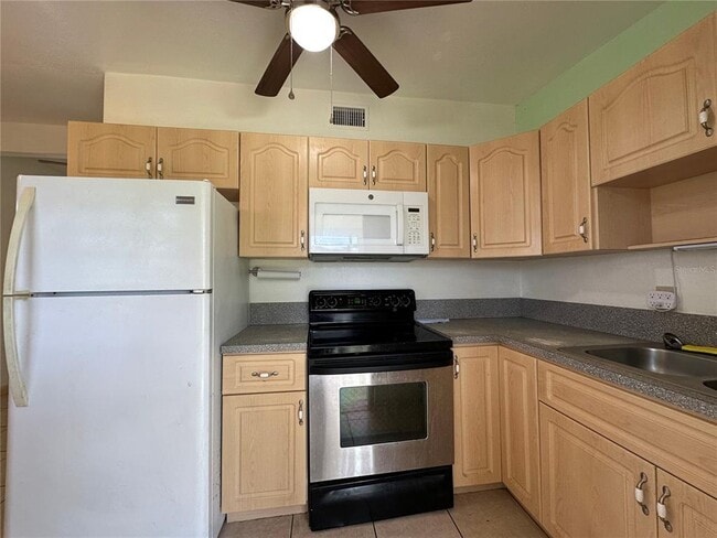 Building Photo - 3340 Normandy Dr