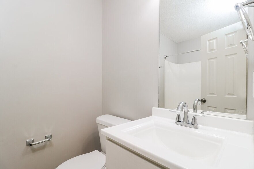 Building Photo - 205 Ashland Manor Dr