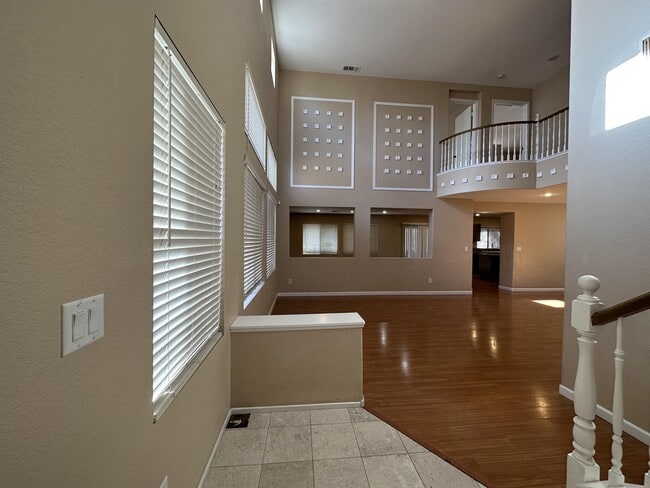 Building Photo - 5537 Spruce Hill Ct