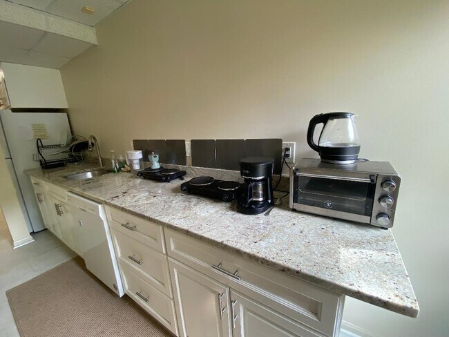 Building Photo - 5102 Warren Plz NW