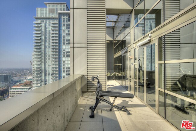 Building Photo - 1155 S Grand Ave