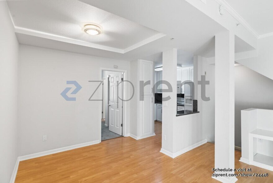 Building Photo - 334 Dunsmuir Terrace