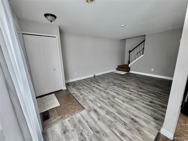 Building Photo - 41070 Southwind Dr