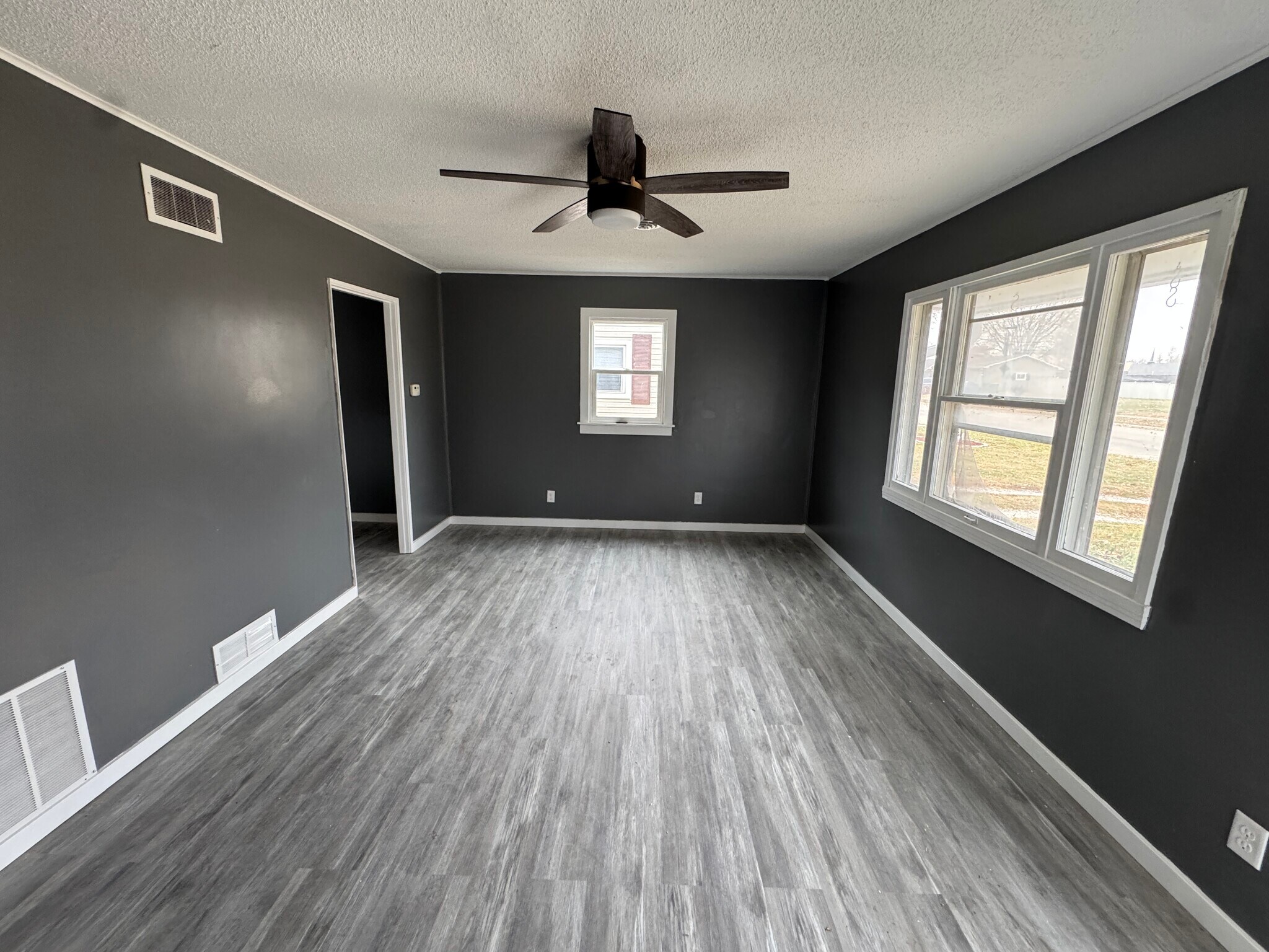 Building Photo - 681 S Farnham St