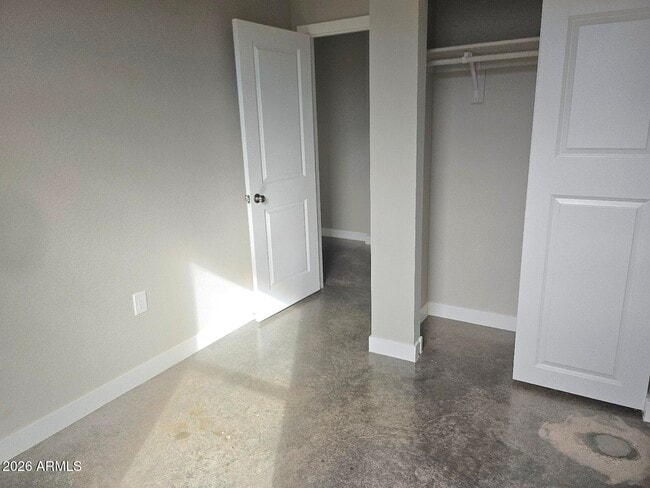 Building Photo - 1401 S 11th Ave