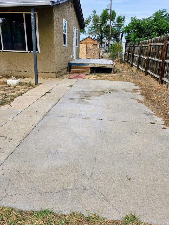 Building Photo - ALL PROSPECTIVE TENANTS MUST SUBMIT A $58 NON-REFUNDABLE APPLICATION FEE PER APPLICANT ONLINE AND...