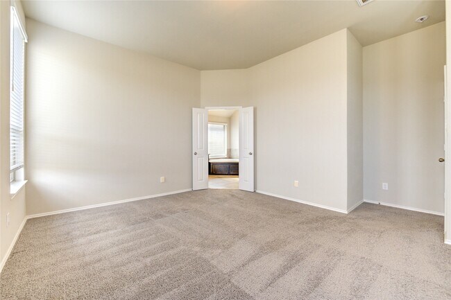 Building Photo - 4727 Crest Hill Dr