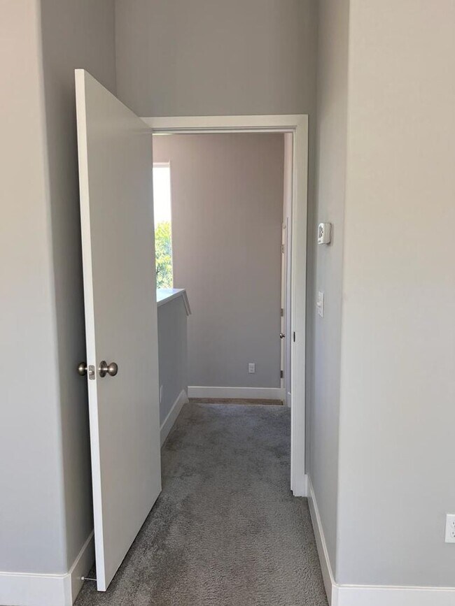 Building Photo - 1010 Mud Pie Ln