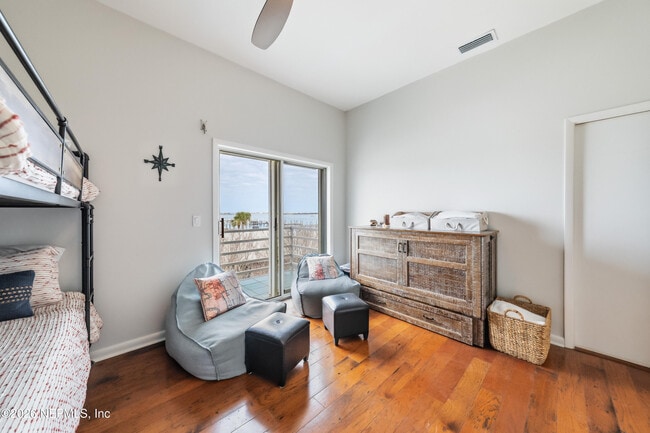 Building Photo - 75 Comares Ave