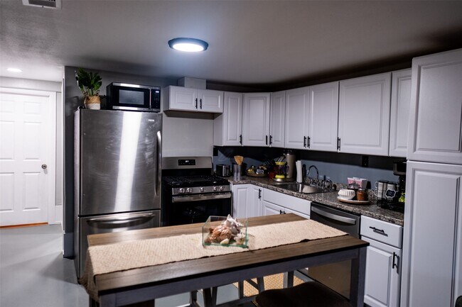 Building Photo - 4017 Avenue M