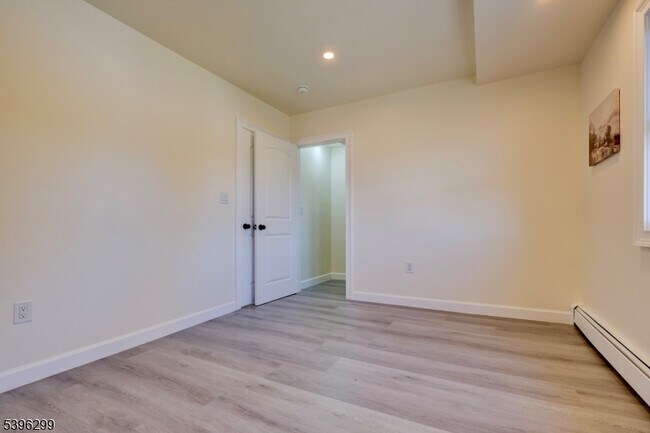 Building Photo - 58 Zeliff Ave