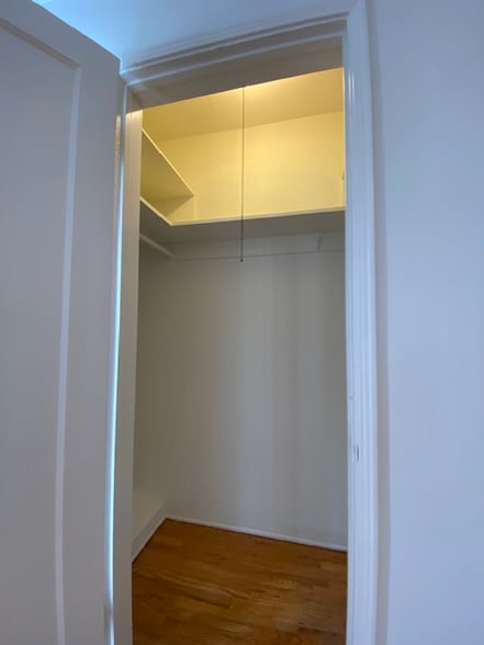 Building Photo - 124 Sweetzer Ave