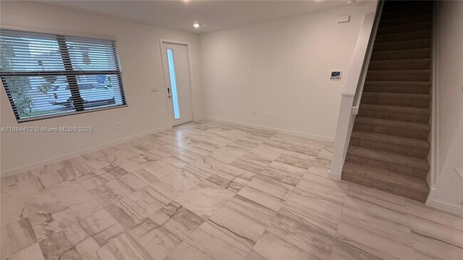 Building Photo - 1684 SE 7th Ct