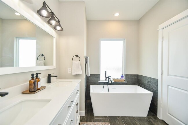 Building Photo - 8432 Berry Brush Ln