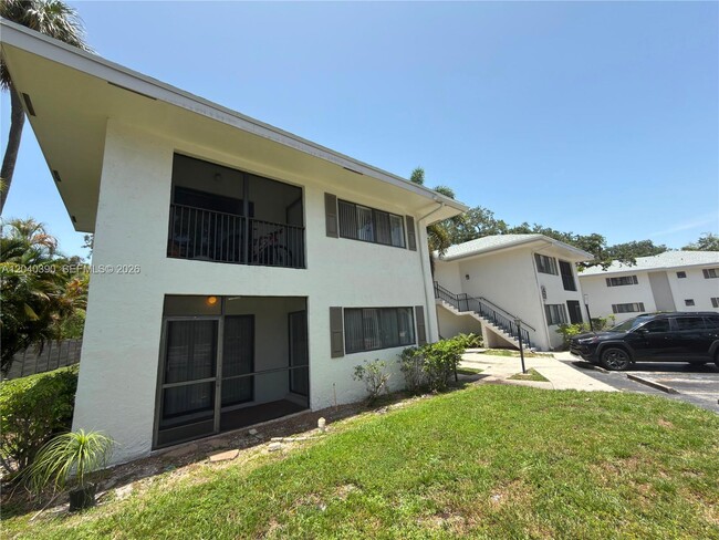Building Photo - 2550 SW 18th Terrace