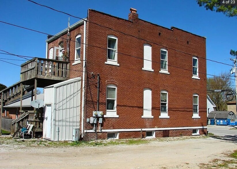 Building Photo - 111 N Poplar St