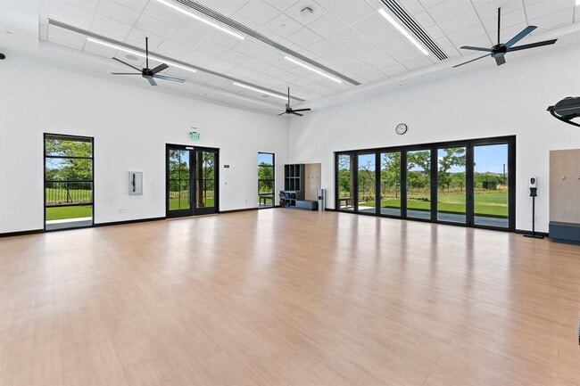 Building Photo - 523 Hallwood Dr