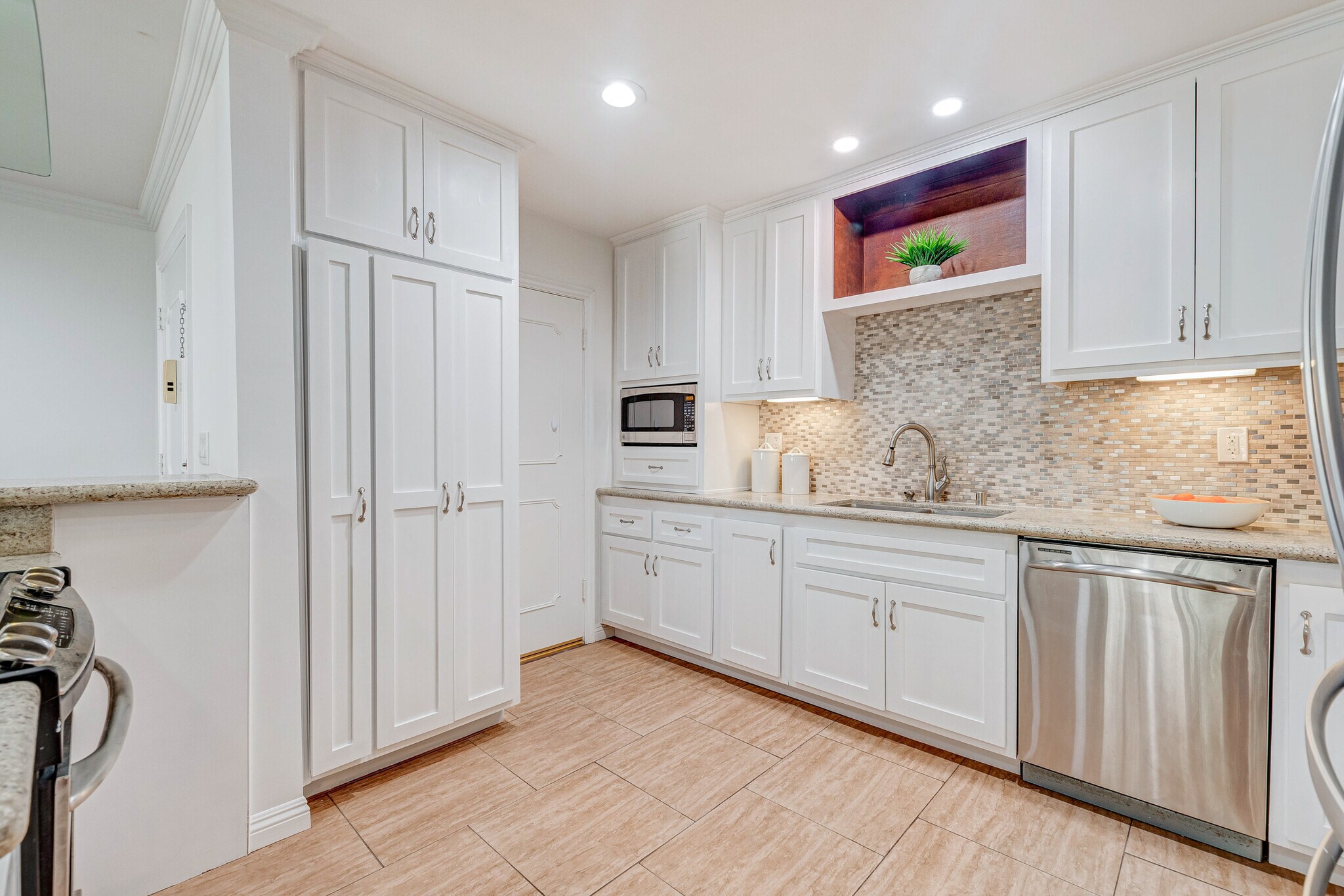 Building Photo - 516 San Vicente Blvd