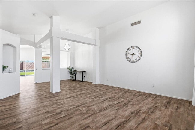 Building Photo - 4414 E Villa Rita Dr