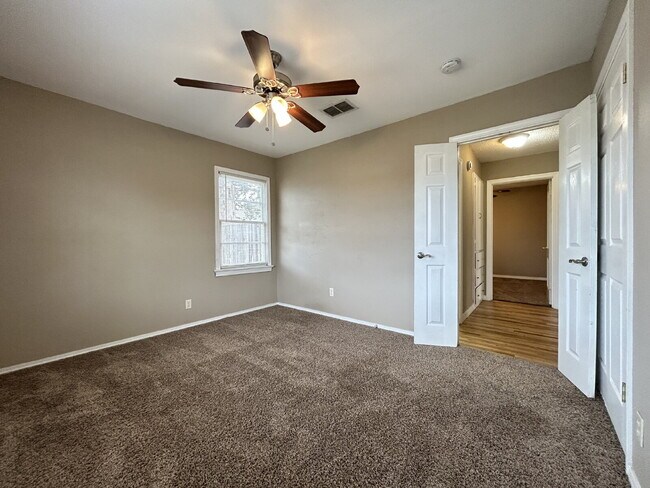 Building Photo - Corner House Located Within Minutes Of Elementary, Park & Medical District!