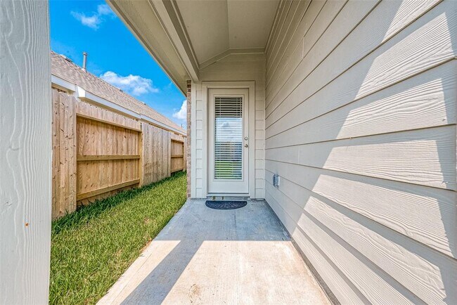 Building Photo - 7538 Coral Ter Dr