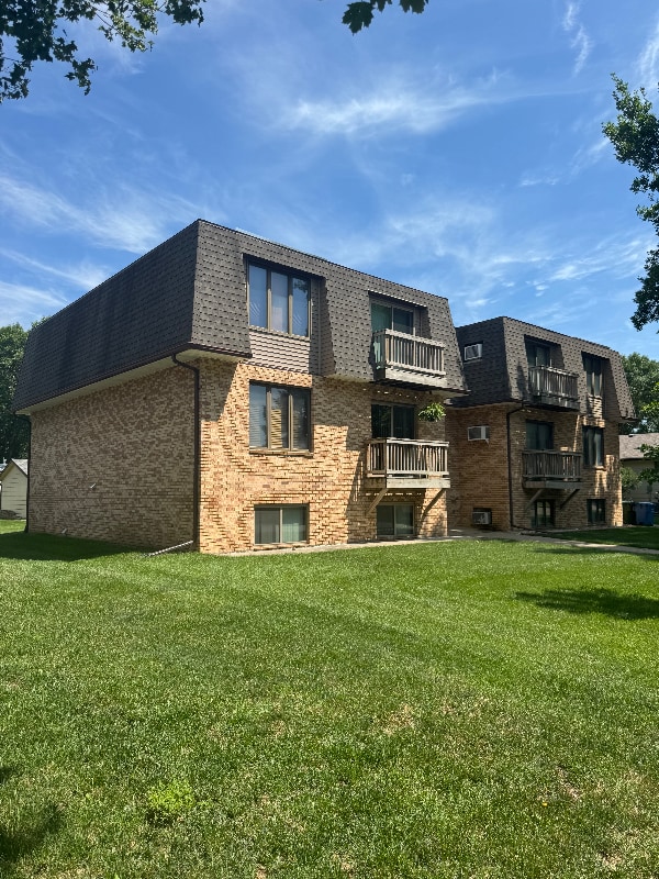 Building Photo - 480 12th Ave SW