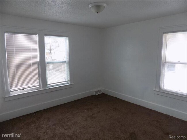 Building Photo - 16558 Cheyenne St