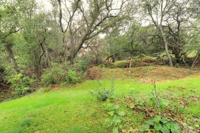 Building Photo - 217 Barnhill Dr