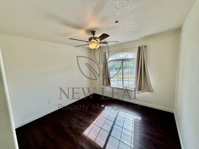 Building Photo - 4 Bedroom home on Private lot in PHELAN CA