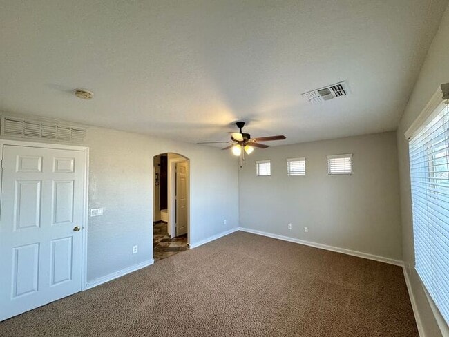 Building Photo - Amazing 4BD, 3BA house in Pinal county (31...