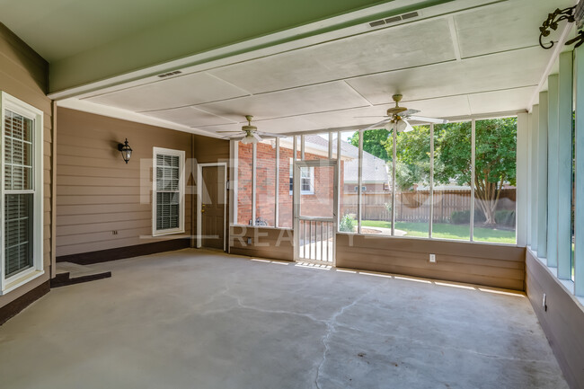 Building Photo - 8536 Plantation Ridge Rd