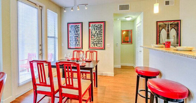 Building Photo - Refined Living Awaits – 2-Bedroom Home