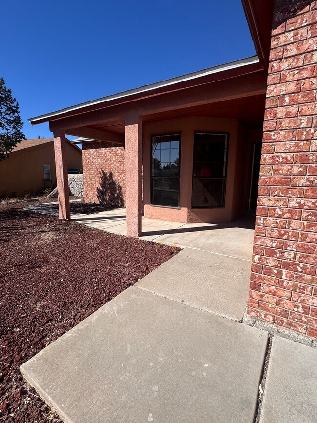 Building Photo - Nice Home is Las Colinas!