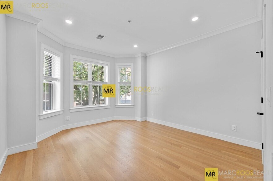 Building Photo - 535 Newbury St