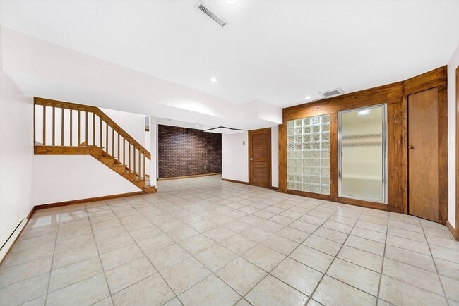 Building Photo - 16 Carthay Cir